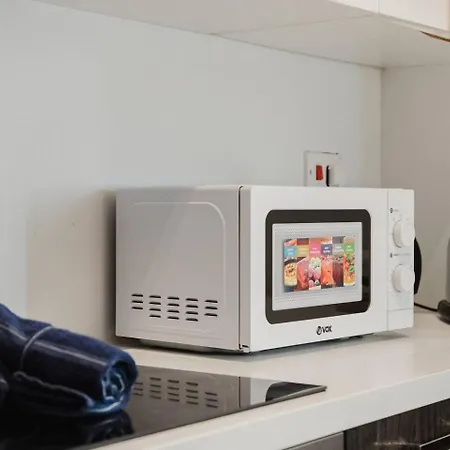 Bright 3bed Townhouse By Homely! *