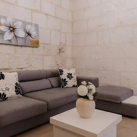 Bright 3bed Townhouse By Homely!