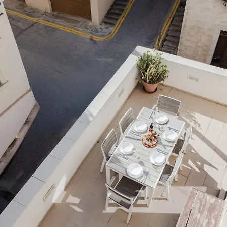 Bright 3bed Townhouse By Homely! *