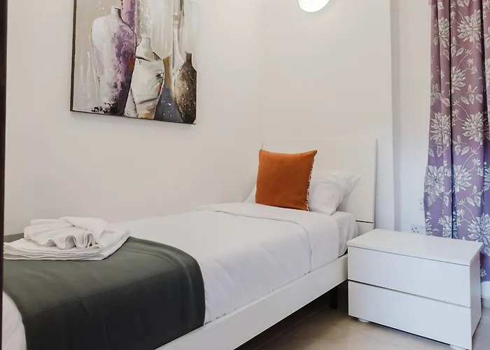 Bright 3bed Townhouse By Homely!