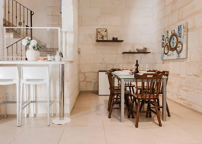 Bright 3bed Townhouse By Homely!