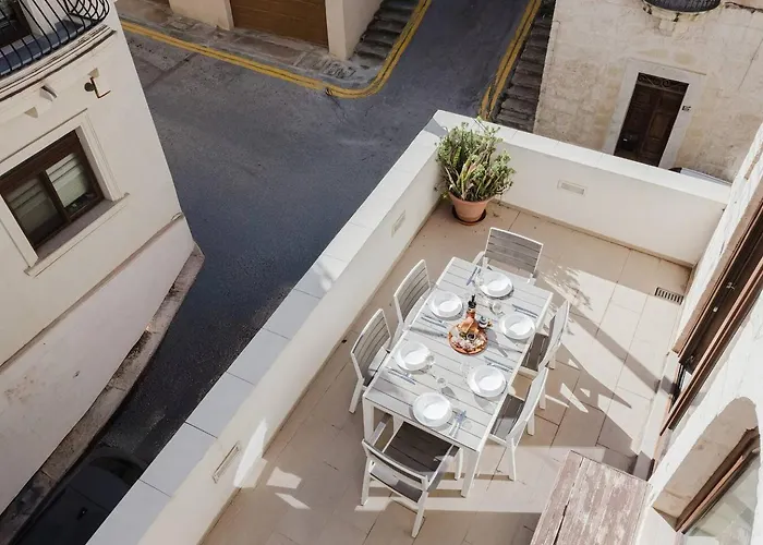 Bright 3bed Townhouse By Homely! *