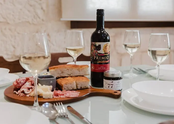 Bright 3bed Townhouse By Homely! *